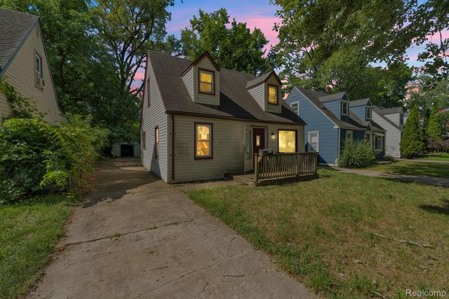 26005 Currier Street, Dearborn Heights, MI 48125