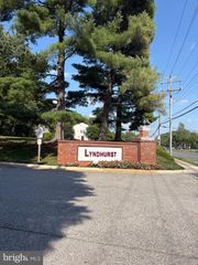3890 LYNDHURST DR #201, Fairfax, VA 22031