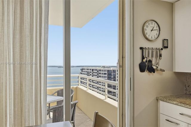 888 Brickell Key Dr 1903, Miami, FL 33131