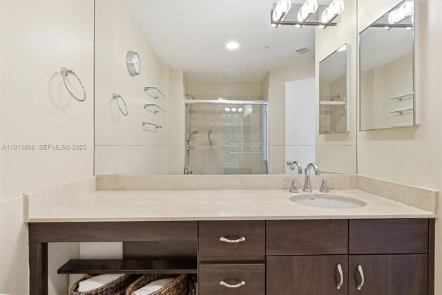 888 Brickell Key Dr 1903, Miami, FL 33131