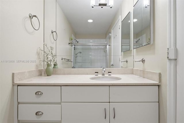 888 Brickell Key Dr 1903, Miami, FL 33131