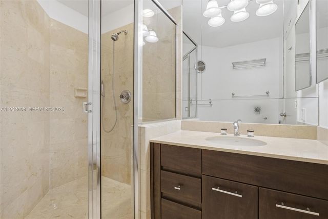 888 Brickell Key Dr 1903, Miami, FL 33131