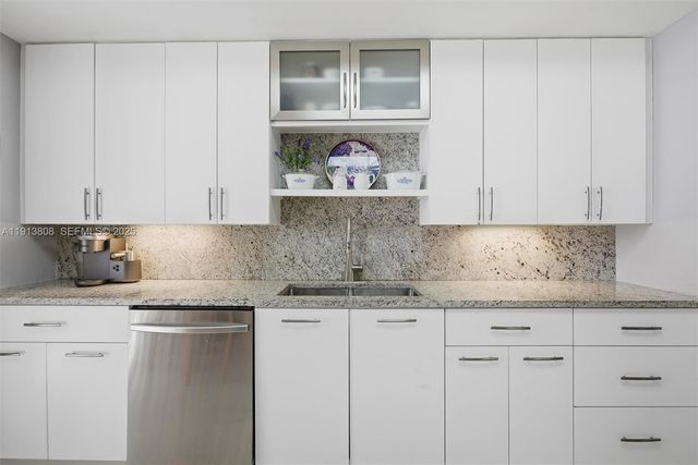 888 Brickell Key Dr 1903, Miami, FL 33131