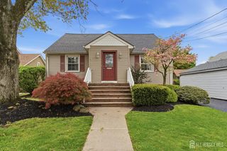 2 Oakwood Place, North Brunswick, NJ 08902