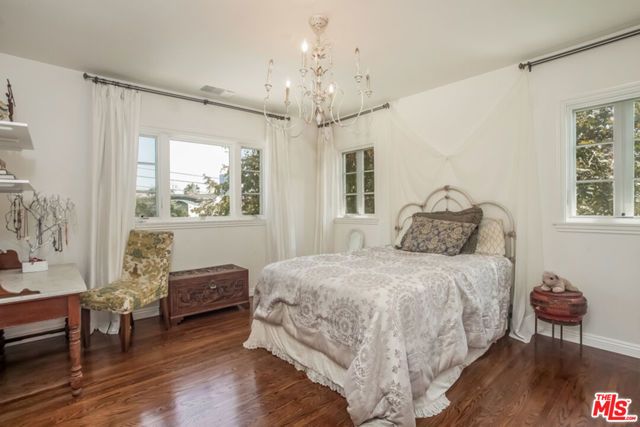 1332 Comstock Avenue, Los Angeles, CA 90024