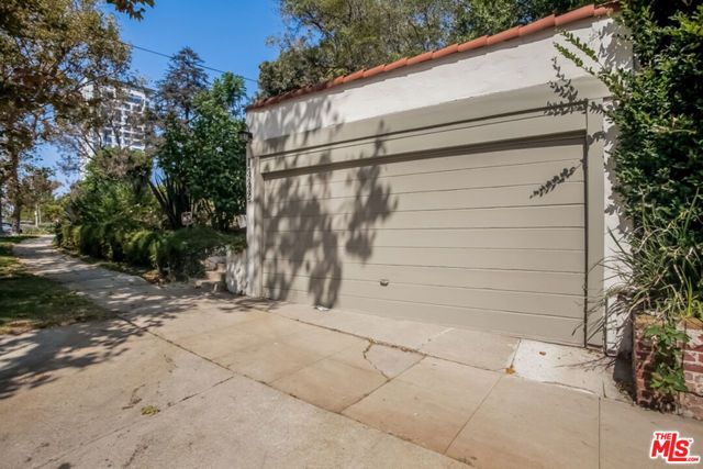 1332 Comstock Avenue, Los Angeles, CA 90024