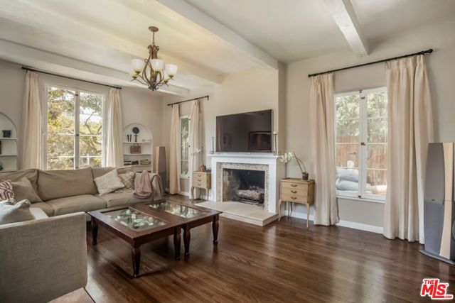 1332 Comstock Avenue, Los Angeles, CA 90024