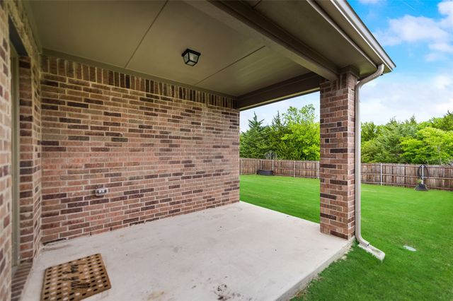 1302 Meadow Creek Drive, Princeton, TX 75407