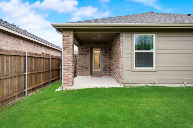 1302 Meadow Creek Drive, Princeton, TX 75407