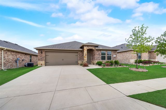 1302 Meadow Creek Drive, Princeton, TX 75407