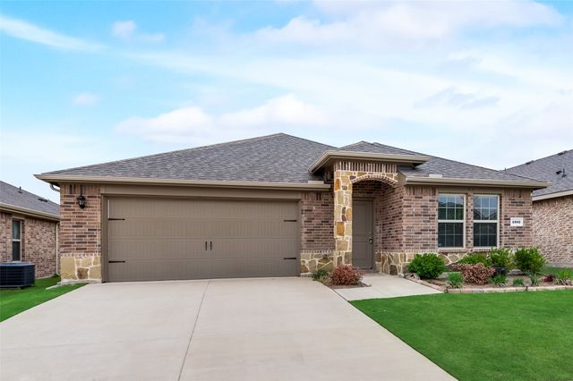 1302 Meadow Creek Drive, Princeton, TX 75407