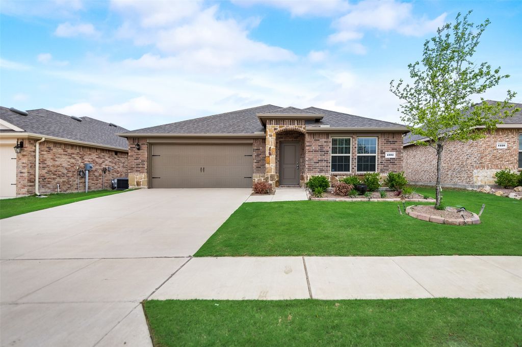 1302 Meadow Creek Drive, Princeton, TX 75407