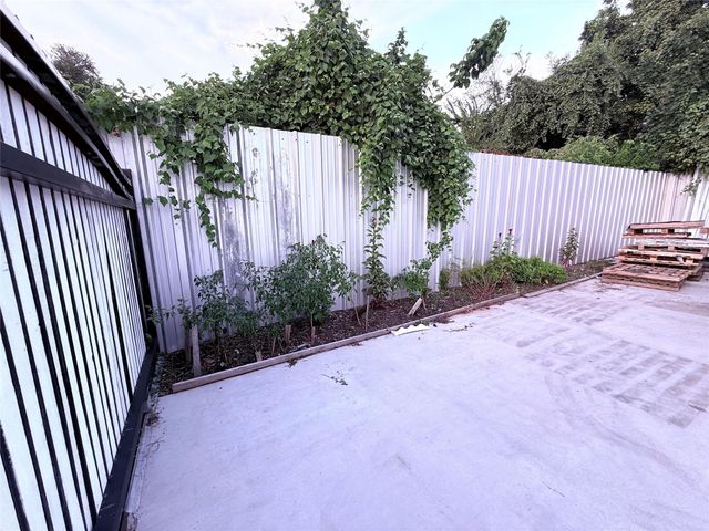 6325 Cullen Boulevard, Houston, TX 77021