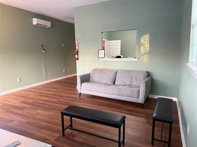 6325 Cullen Boulevard, Houston, TX 77021