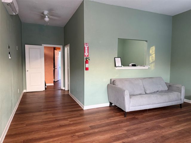 6325 Cullen Boulevard, Houston, TX 77021