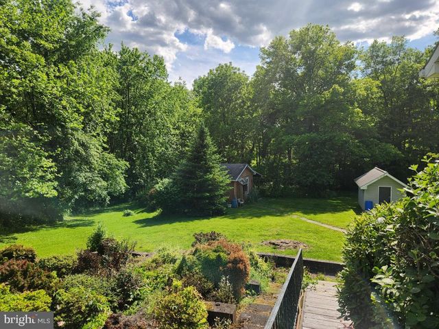 2002 BRIDGE RD, Lancaster, PA 17602