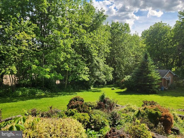 2002 BRIDGE RD, Lancaster, PA 17602