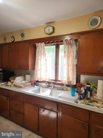 2002 BRIDGE RD, Lancaster, PA 17602