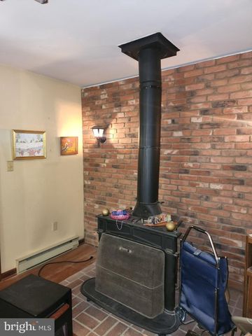 2002 BRIDGE RD, Lancaster, PA 17602