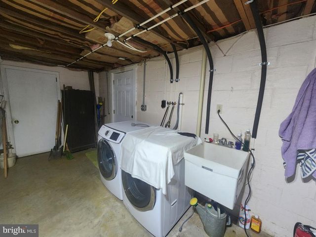 2002 BRIDGE RD, Lancaster, PA 17602
