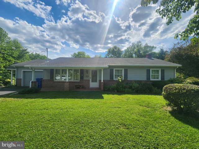 2002 BRIDGE RD, Lancaster, PA 17602