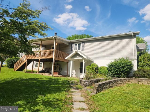 2002 BRIDGE RD, Lancaster, PA 17602