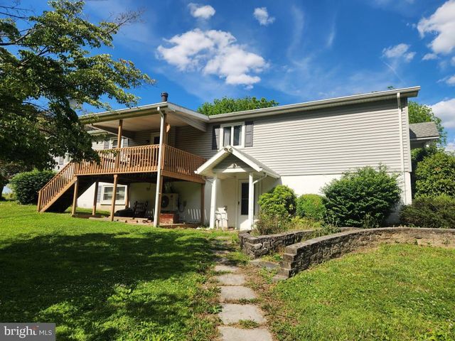 2002 BRIDGE RD, Lancaster, PA 17602