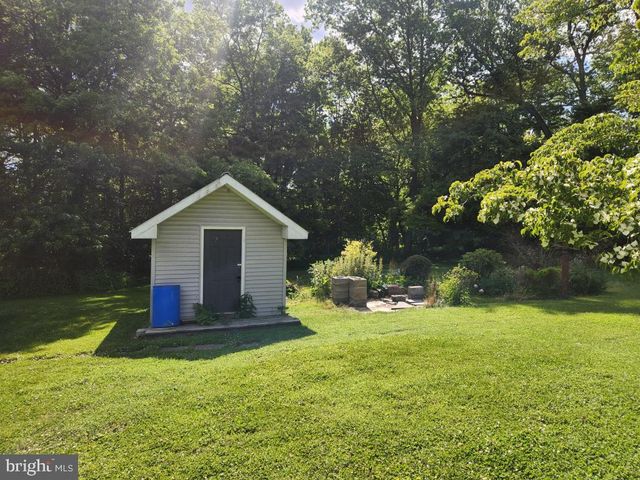 2002 BRIDGE RD, Lancaster, PA 17602