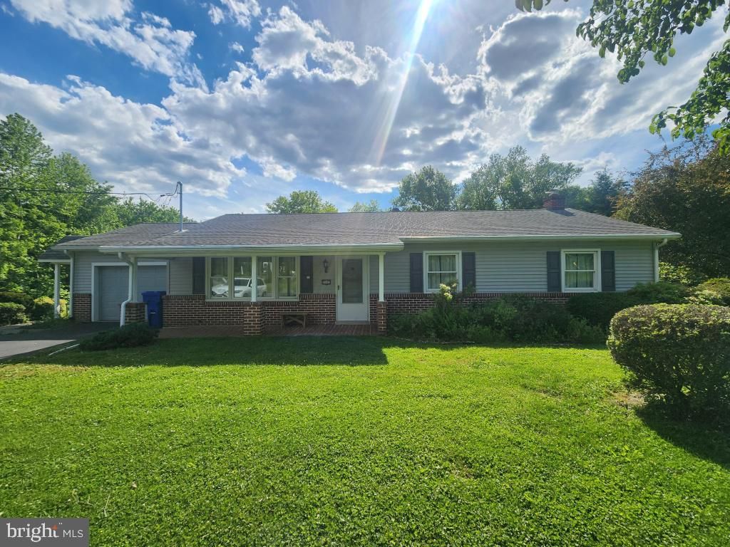 2002 BRIDGE RD, Lancaster, PA 17602