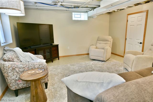 3203 Morrow Drive, Cortland, OH 44410