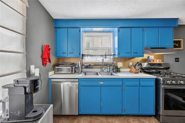 29408 Luxona Avenue, Wickliffe, OH 44092