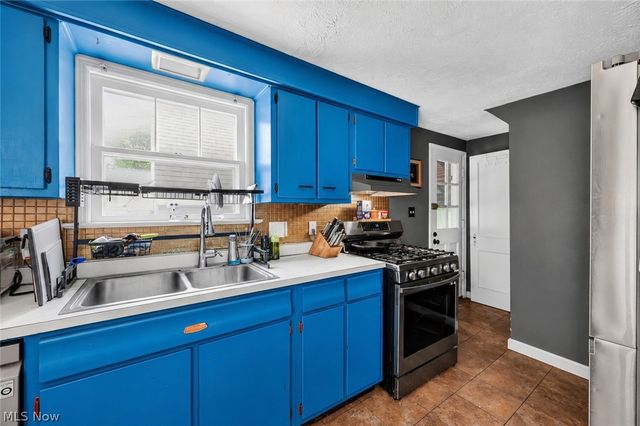 29408 Luxona Avenue, Wickliffe, OH 44092