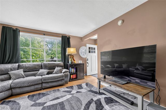 29408 Luxona Avenue, Wickliffe, OH 44092