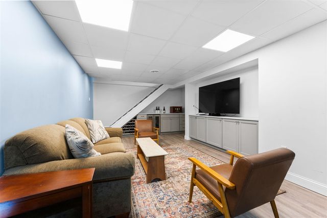 1234 Harwood Circle, Saline, MI 48176