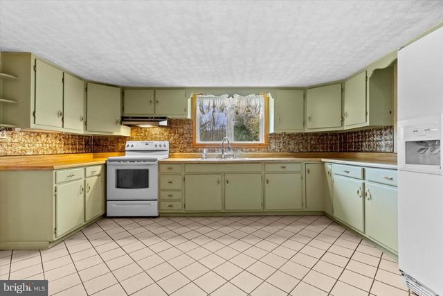 883 SIDDONSBURG RD, Lewisberry, PA 17339