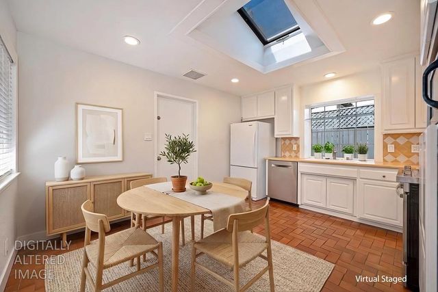 8941 La Riviera Dr, Sacramento, CA 95826