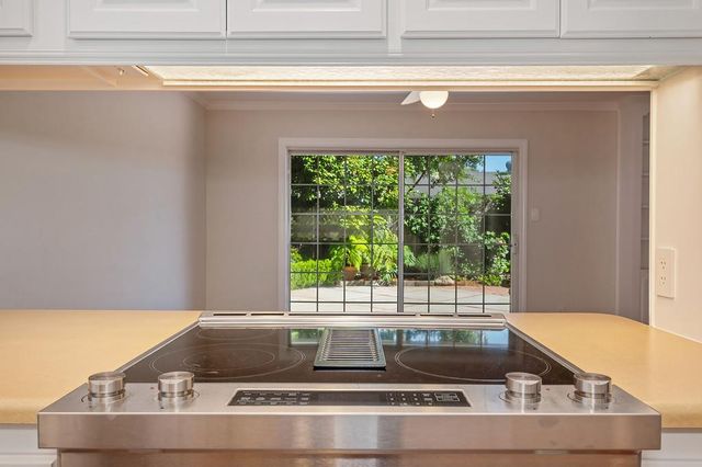 8941 La Riviera Dr, Sacramento, CA 95826