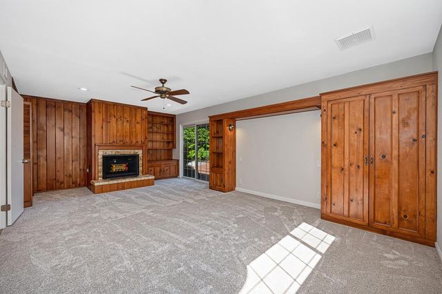 8941 La Riviera Dr, Sacramento, CA 95826