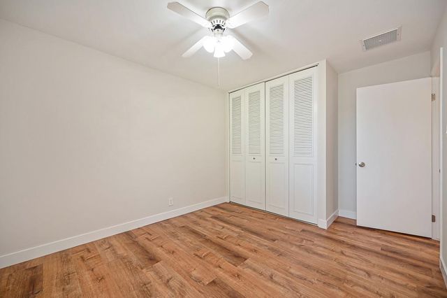 8941 La Riviera Dr, Sacramento, CA 95826