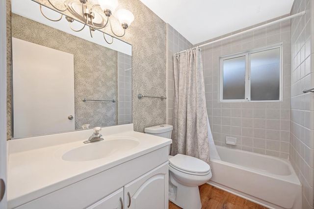 8941 La Riviera Dr, Sacramento, CA 95826