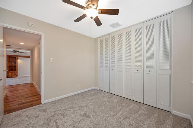 8941 La Riviera Dr, Sacramento, CA 95826