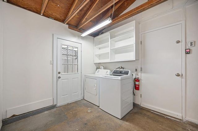 8941 La Riviera Dr, Sacramento, CA 95826