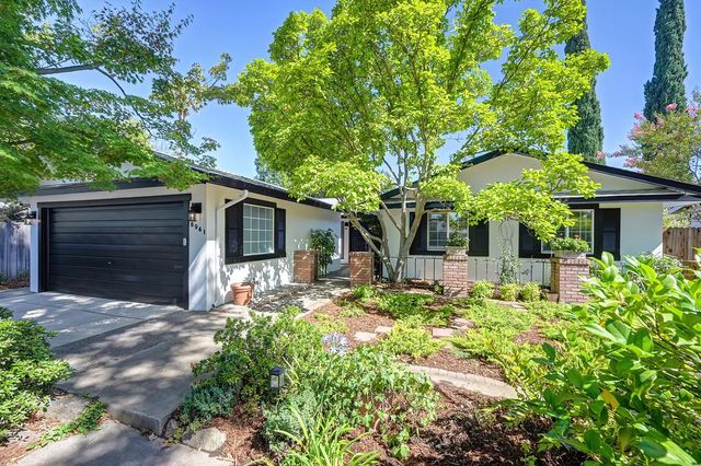 8941 La Riviera Dr, Sacramento, CA 95826