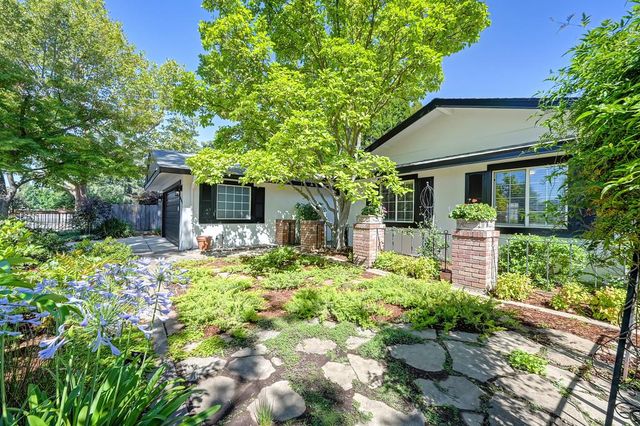 8941 La Riviera Dr, Sacramento, CA 95826