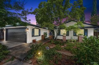 8941 La Riviera Dr, Sacramento, CA 95826