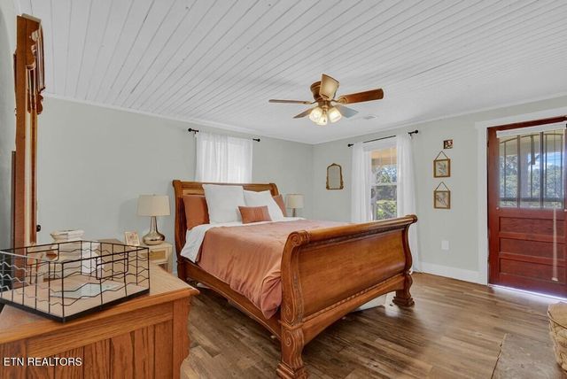 13593 Old Kentucky Rd, Walling, TN 38587