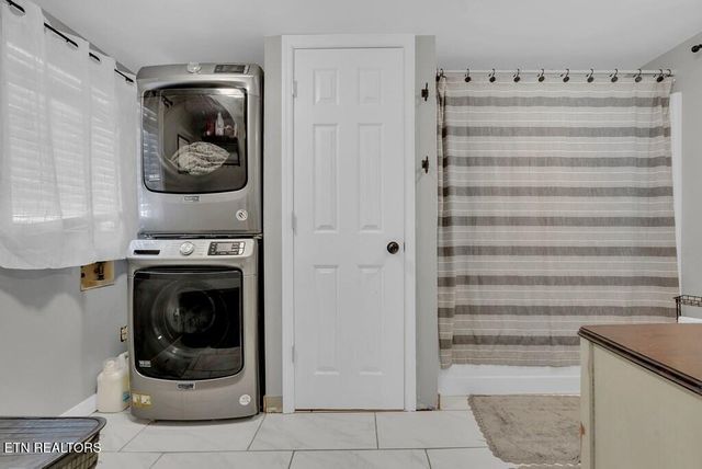 13593 Old Kentucky Rd, Walling, TN 38587