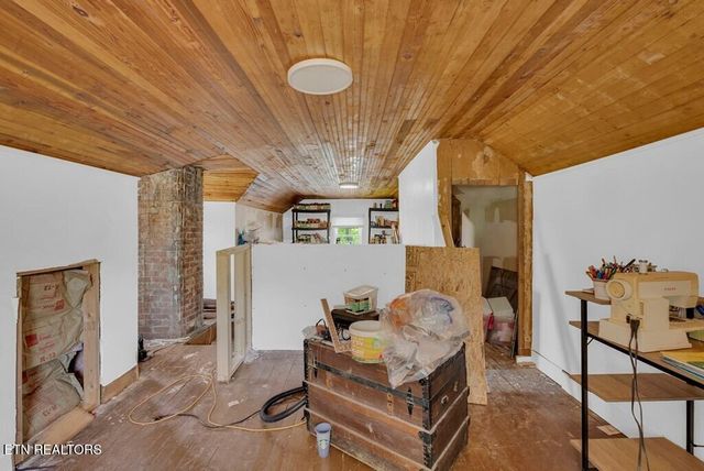 13593 Old Kentucky Rd, Walling, TN 38587