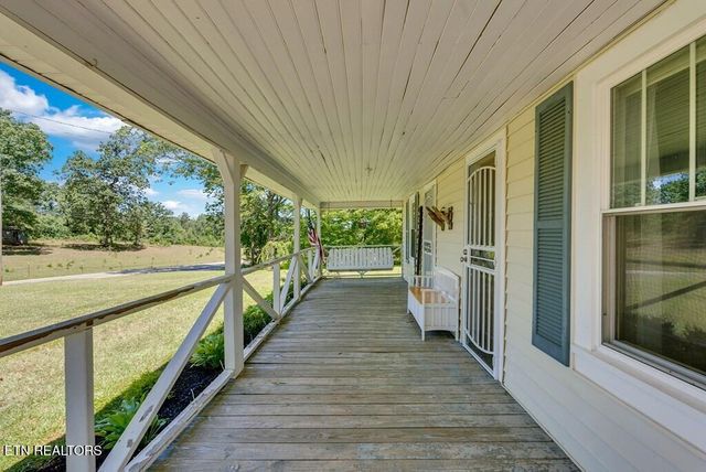 13593 Old Kentucky Rd, Walling, TN 38587