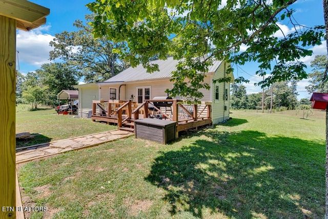 13593 Old Kentucky Rd, Walling, TN 38587